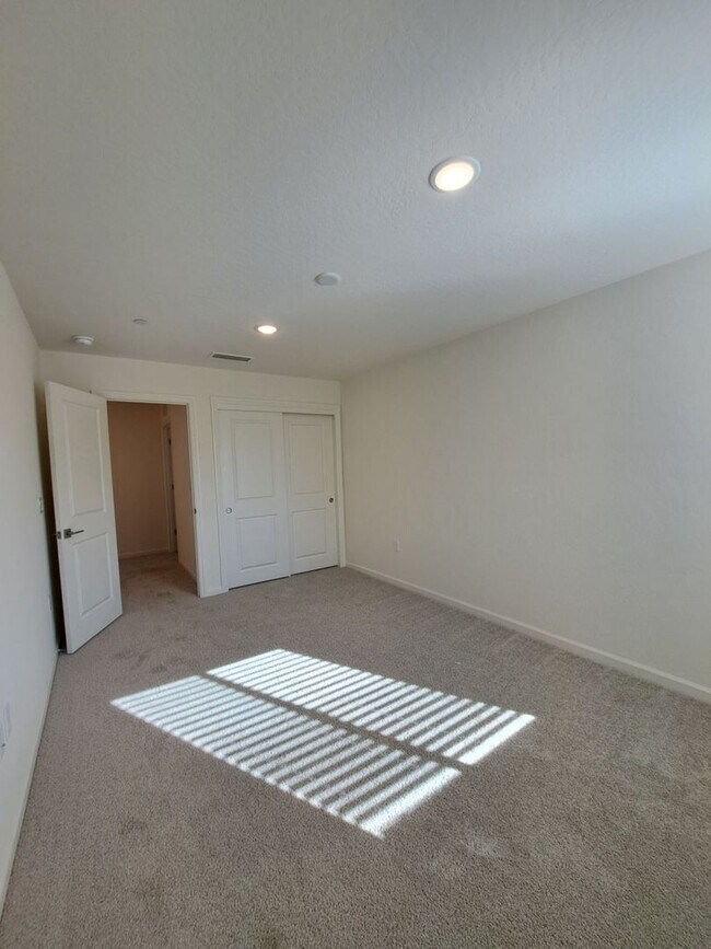 Building Photo - Modern 3-Bedroom Home in the Exclusive Elev8ions Neighborhood of Clovis!