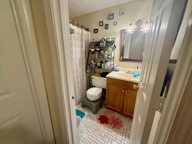 Building Photo - Eastside Home in Quiet Neighborhood