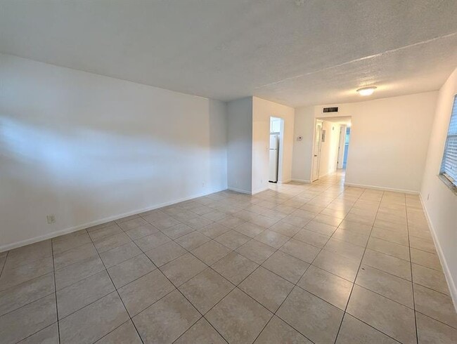 Building Photo - 481 Sunshine Dr