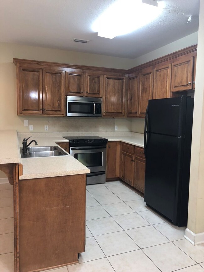 Building Photo - Eagle Landing Subdivision - Community Pool/Clubhouse Amenities!