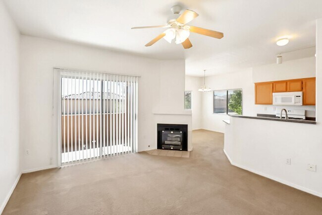 Building Photo - 2 Bed Condo Centrally Located