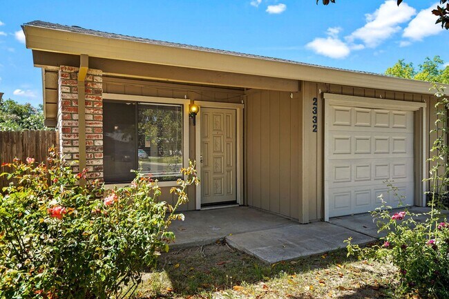 Building Photo - 2332 Imran Dr