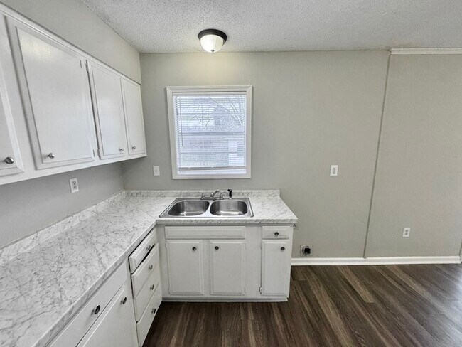 Building Photo - 3940 Schoolfield Rd