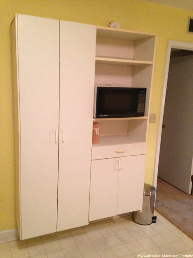 Building Photo - Beach Access, Bike Rides, Coastal Comfort.