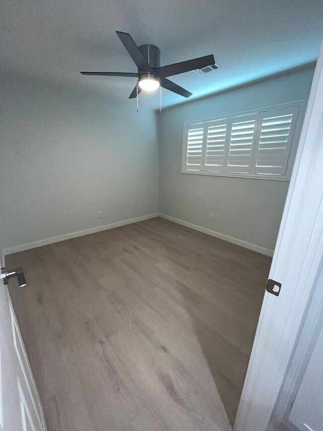 Building Photo - 121 E Santa Cruz Dr