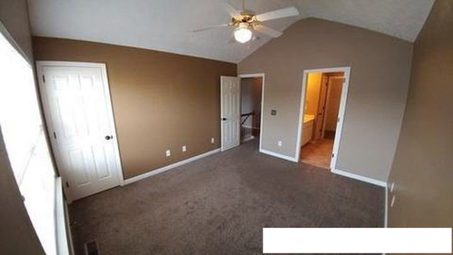 Building Photo - Charming 2 Bed Townhouse with 2.5 Baths in...