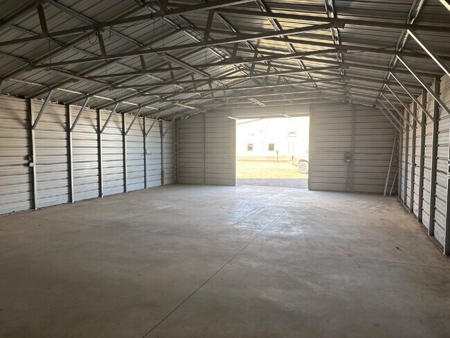 Building Photo - Beautiful Home Outside of City Limits!