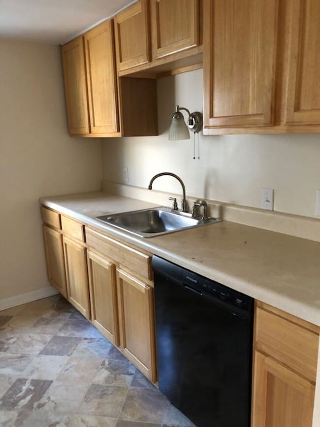 Building Photo - 2 Story, 3+ Bed, 2 Full Baths, Home with G...