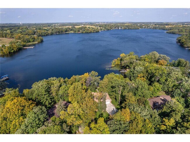 Building Photo - 1409 Hoot Lake Dr
