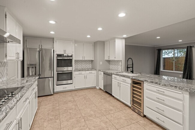 Building Photo - Luxury 4-Bedroom Home with Designer Upgrad...