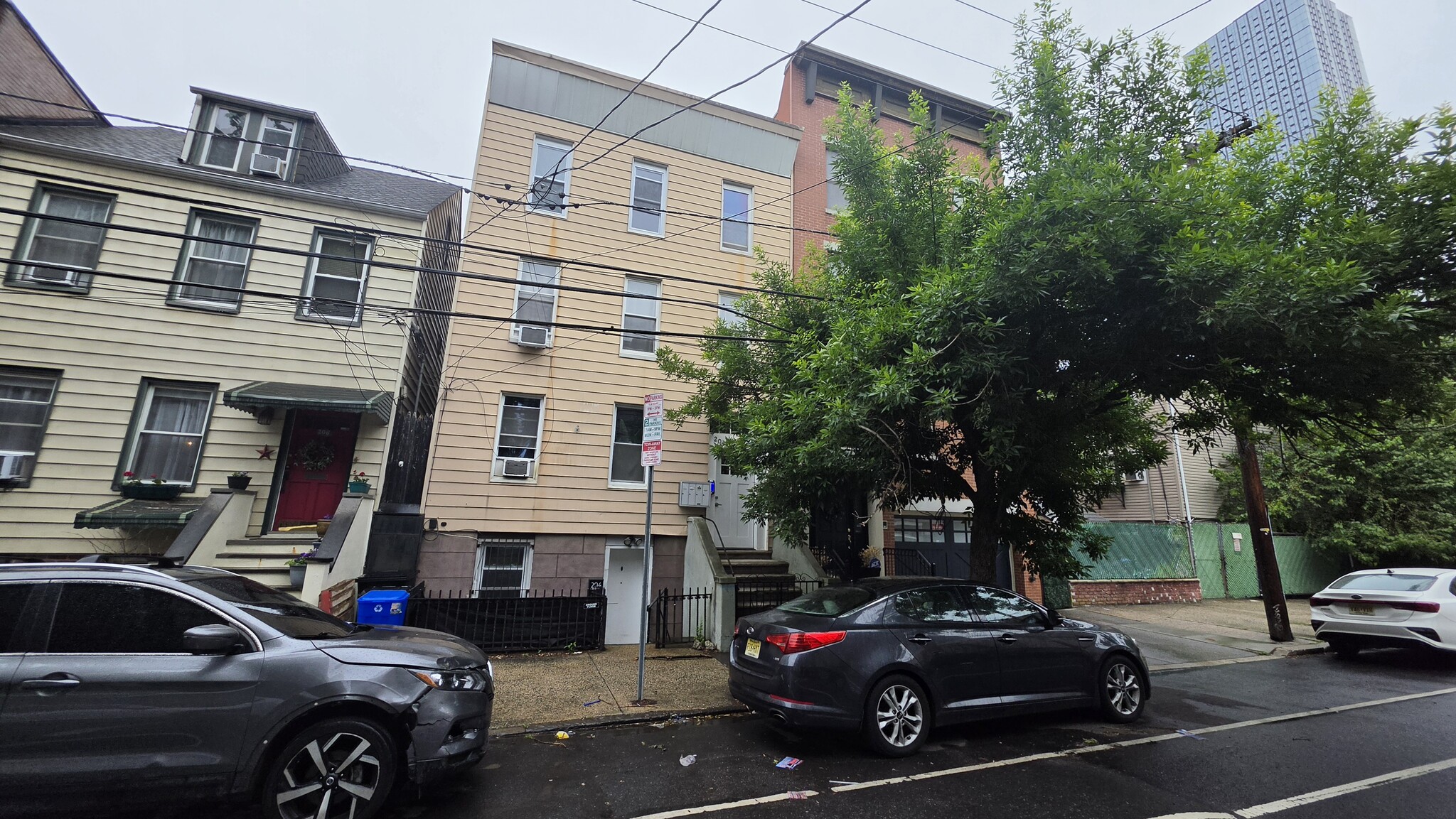 Building Photo - 204 3rd St