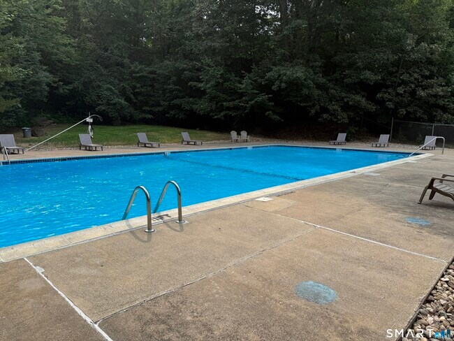 Building Photo - 95 -2B Woodsedge Dr