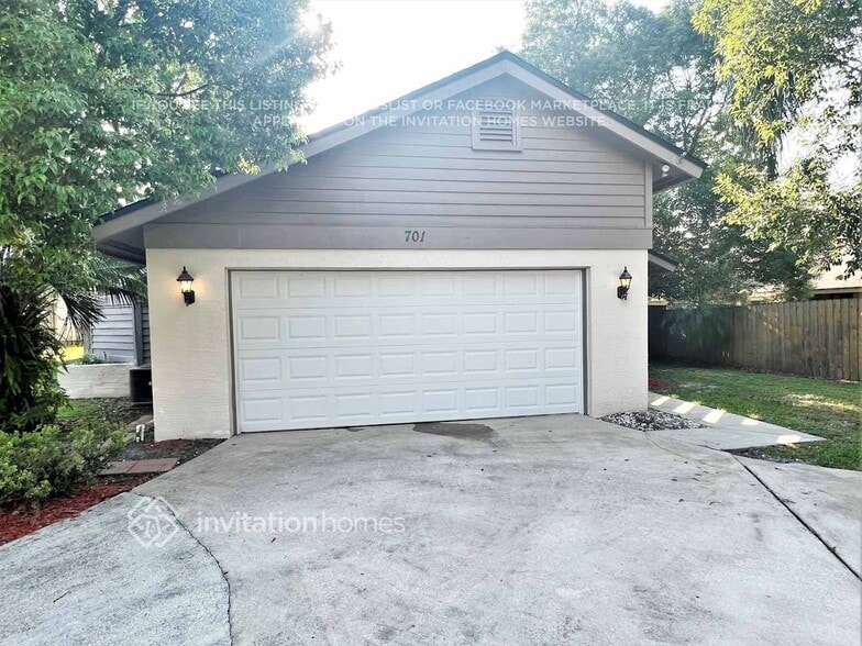 Primary Photo - 701 Lakeside Pl
