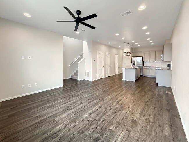 Building Photo - $0 DEPOSIT OPTION. BRIGHT AND SPACIOUS 3-B...