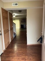 Building Photo - 1046 Laurel Tree Ct