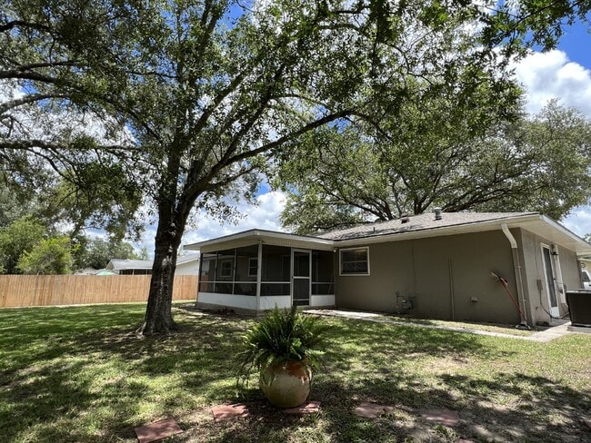 Building Photo - **Affordable Rental home in Silver Springs...
