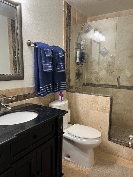 Building Photo - 5200 Coquina Key Dr SE
