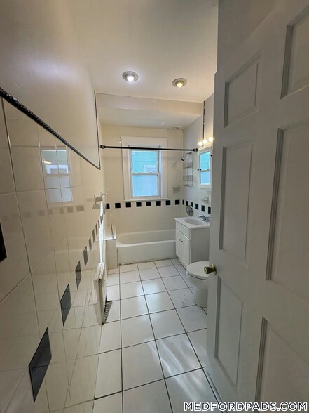 Building Photo - 156 Middlesex Ave