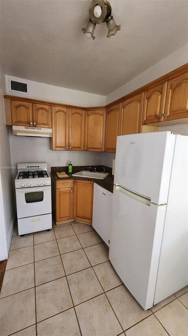 Building Photo - 315 Eucalyptus St