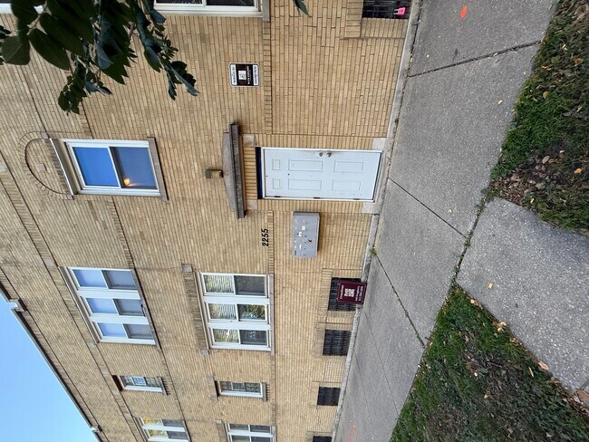 Primary Photo - 2255 W Shakespeare Ave