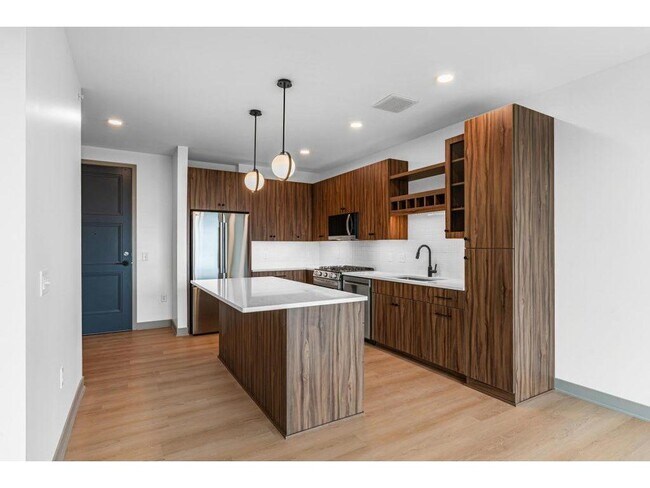 Building Photo - 640 Wisconsin Ave N