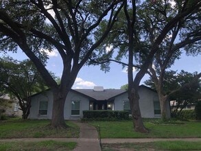 Building Photo - 3957 High Summit Dr
