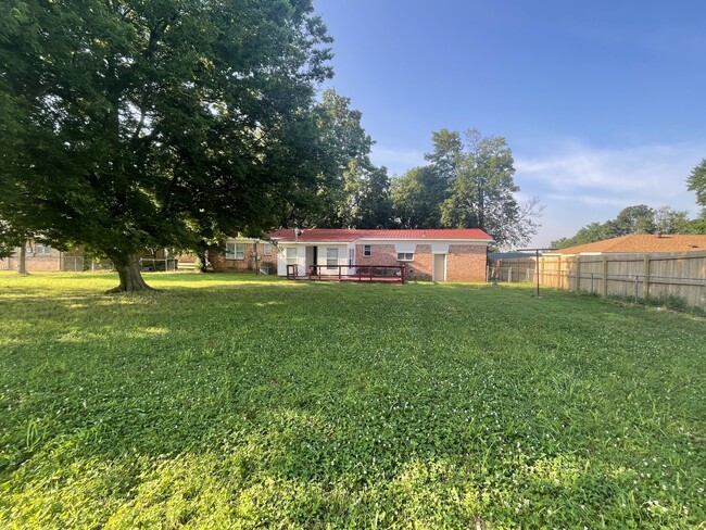 Building Photo - 104 Teen Dr