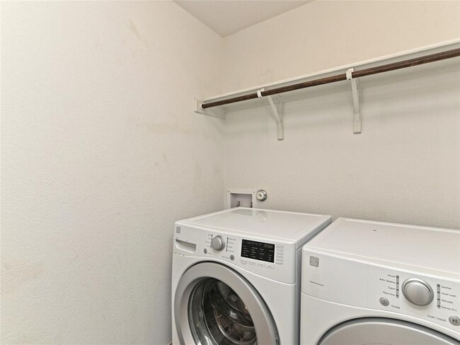 Building Photo - 2205 Capulet St