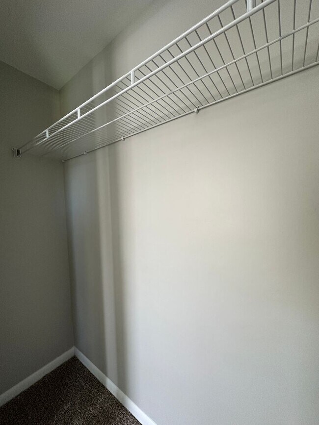 Building Photo - Backyard Nights & Front Porch Mornings — Cozy 3BR Brick Ranch in Fairlawn