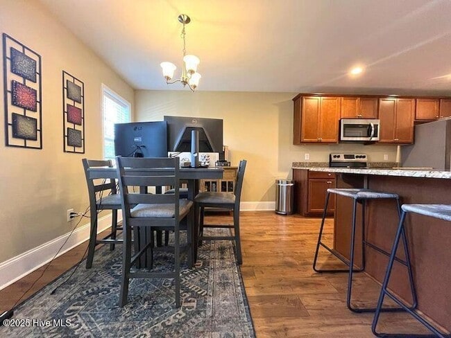 Building Photo - 225 Savannah Garden Dr