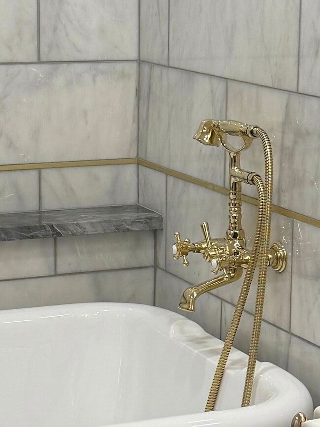 Building Photo - 104 Thompson St