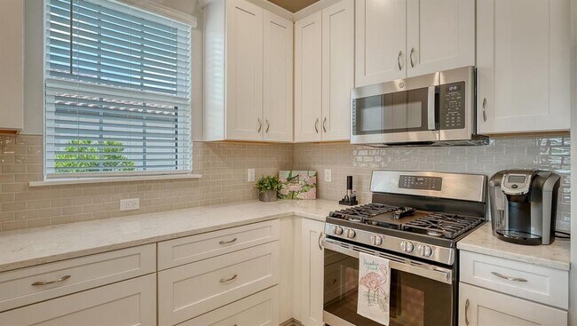 Building Photo - 6209 Plateau Ct