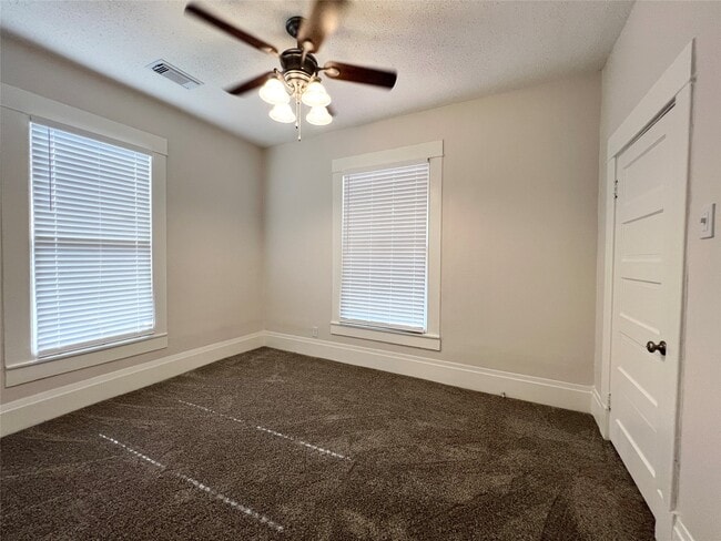 Building Photo - 421 E Myrtle St