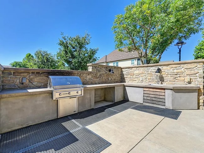 Building Photo - Premier 2/2 Condo in The Cannery