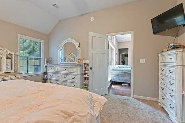 Building Photo - 905 Overture Dr