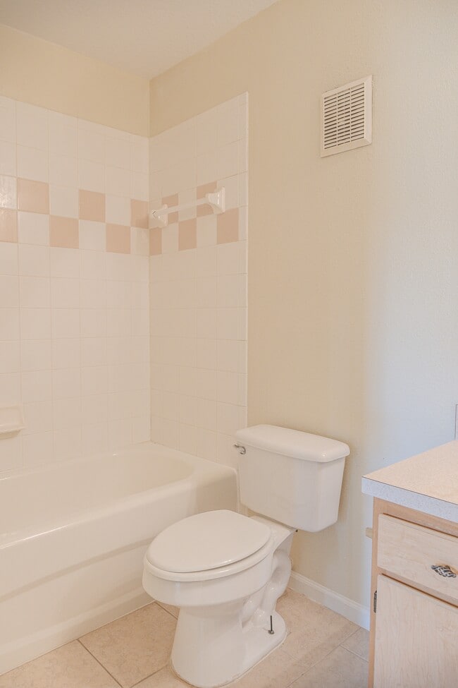 Building Photo - 6596 Swissco Dr