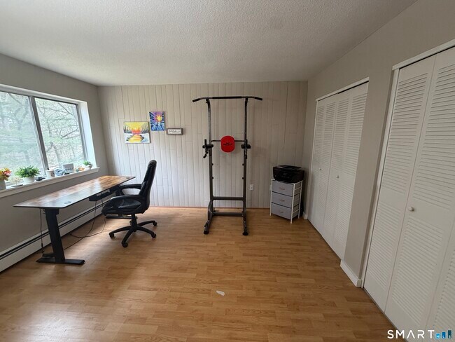 Building Photo - 60 Old Town Rd