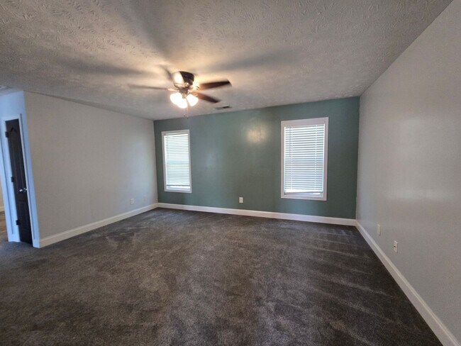 Building Photo - 103 Flag Dr