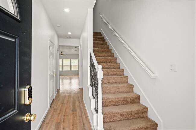 Building Photo - 6719 Roanoke St