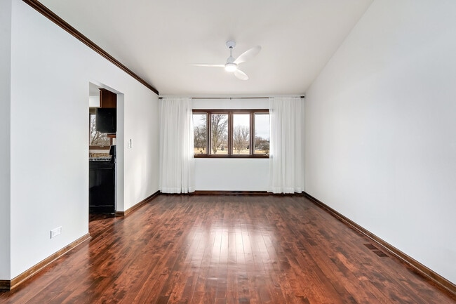 Building Photo - 887 Braintree Ln