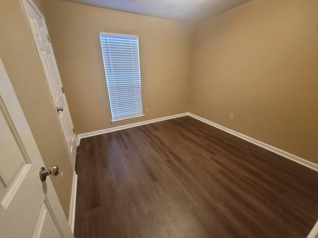 Building Photo - 6915 Brady Hill Dr