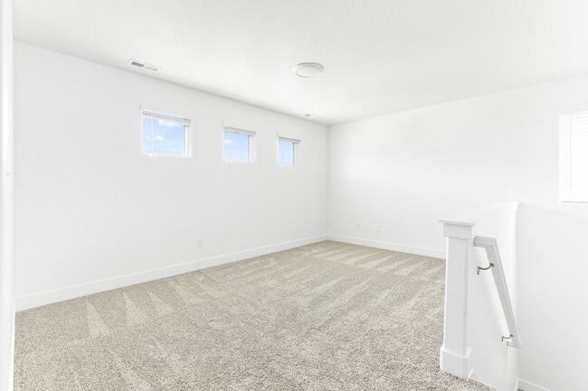 Building Photo - 4728 E Lake Corner Dr