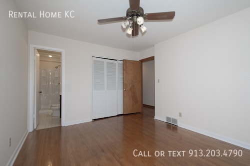 Building Photo - 9151 Somerset Dr