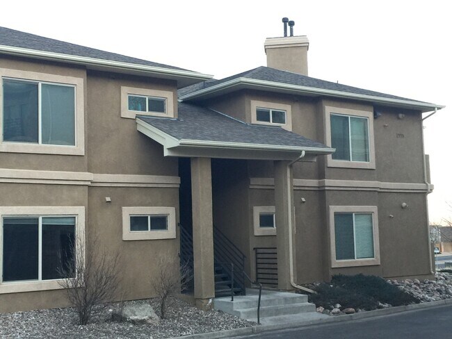 Building Photo - 1995 Montura View