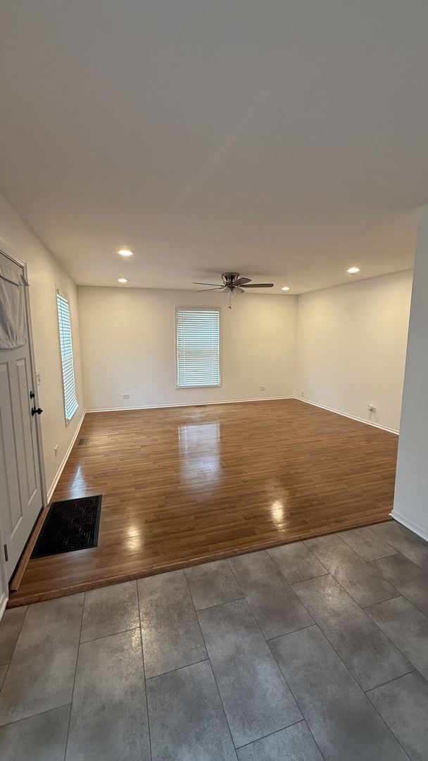 Building Photo - 306 Russet Way