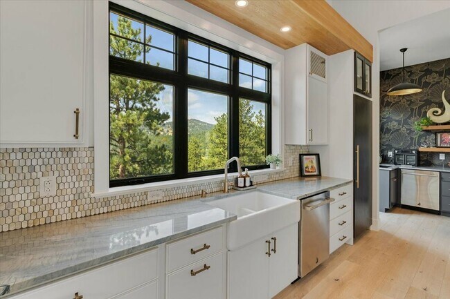 Building Photo - 21429 Trappers Trail