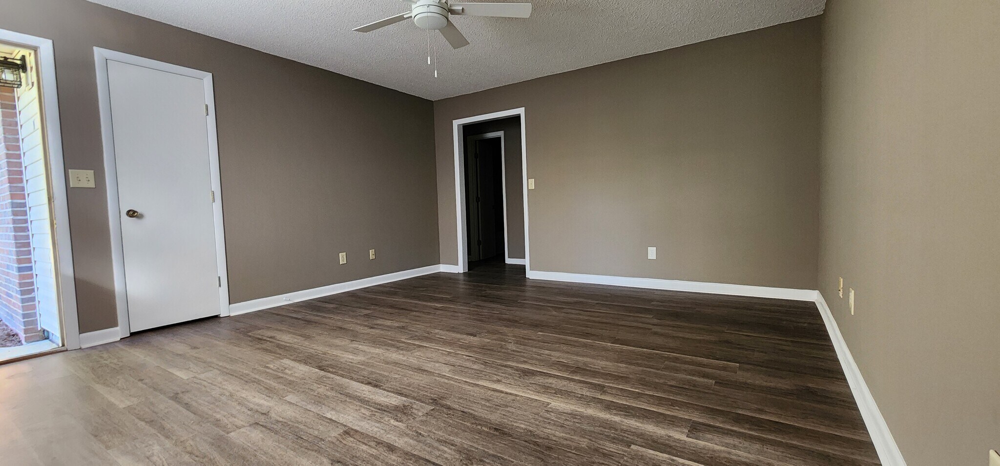 Cloverland-Denson-Livingroom - 704 Denson Ave SW