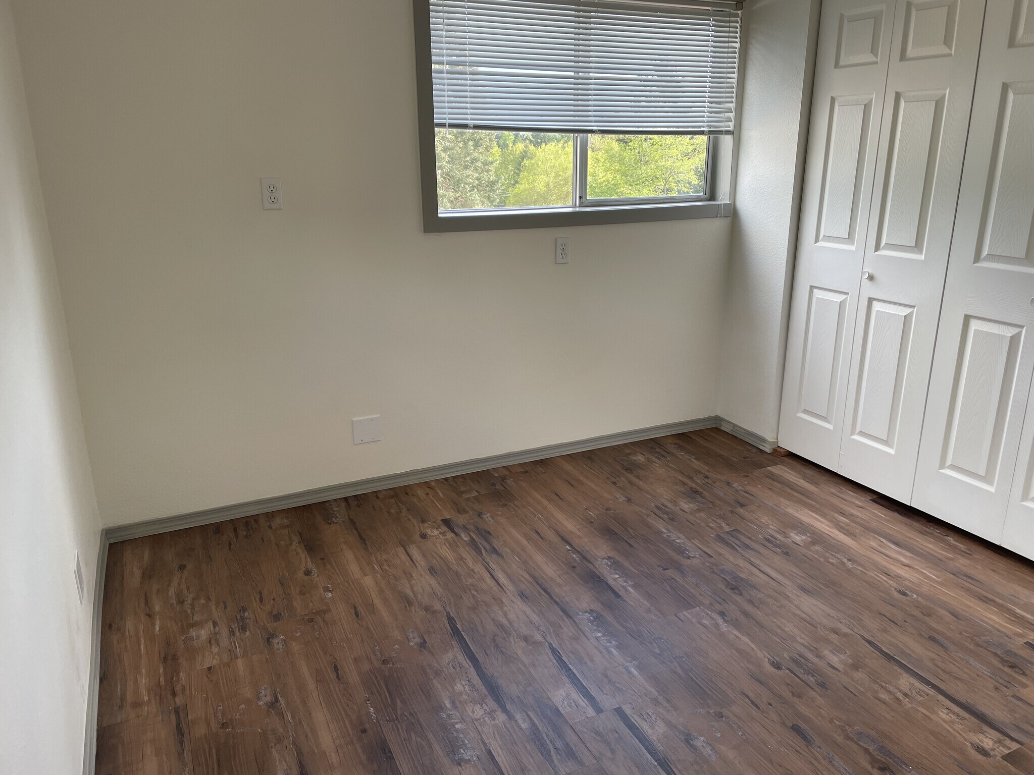 BR2 with closet - 16627 113th Ave SE
