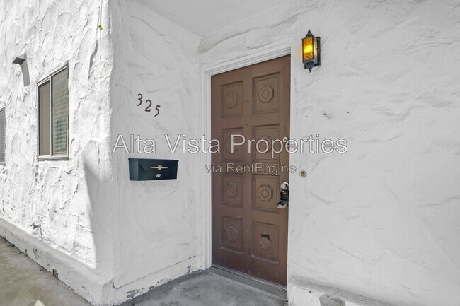 Building Photo - 325 Rosemont St