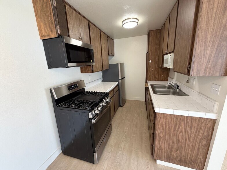 Building Photo - 3432-3434 S Centinela Ave